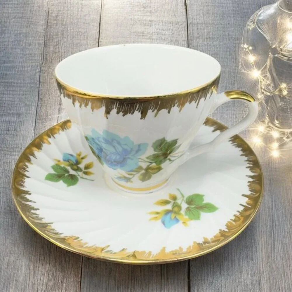 Mitterteich Bavaria Germany Fine Porcelain‎ Teacup Saucer Set Heavy Gold Pattern